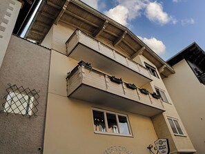 Exterior detail - Stylish apartments for groups in the centre (Hopfgarten im Brixental)