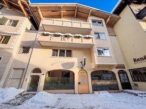 A multi-story building with a ground-floor bar named 'Silver Bullet Pub' and a restaurant named 'Renée'. - Stylish apartments for groups in the centre (Hopfgarten im Brixental)