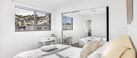 4 bedrooms, iron/ironing board, WiFi, bed sheets