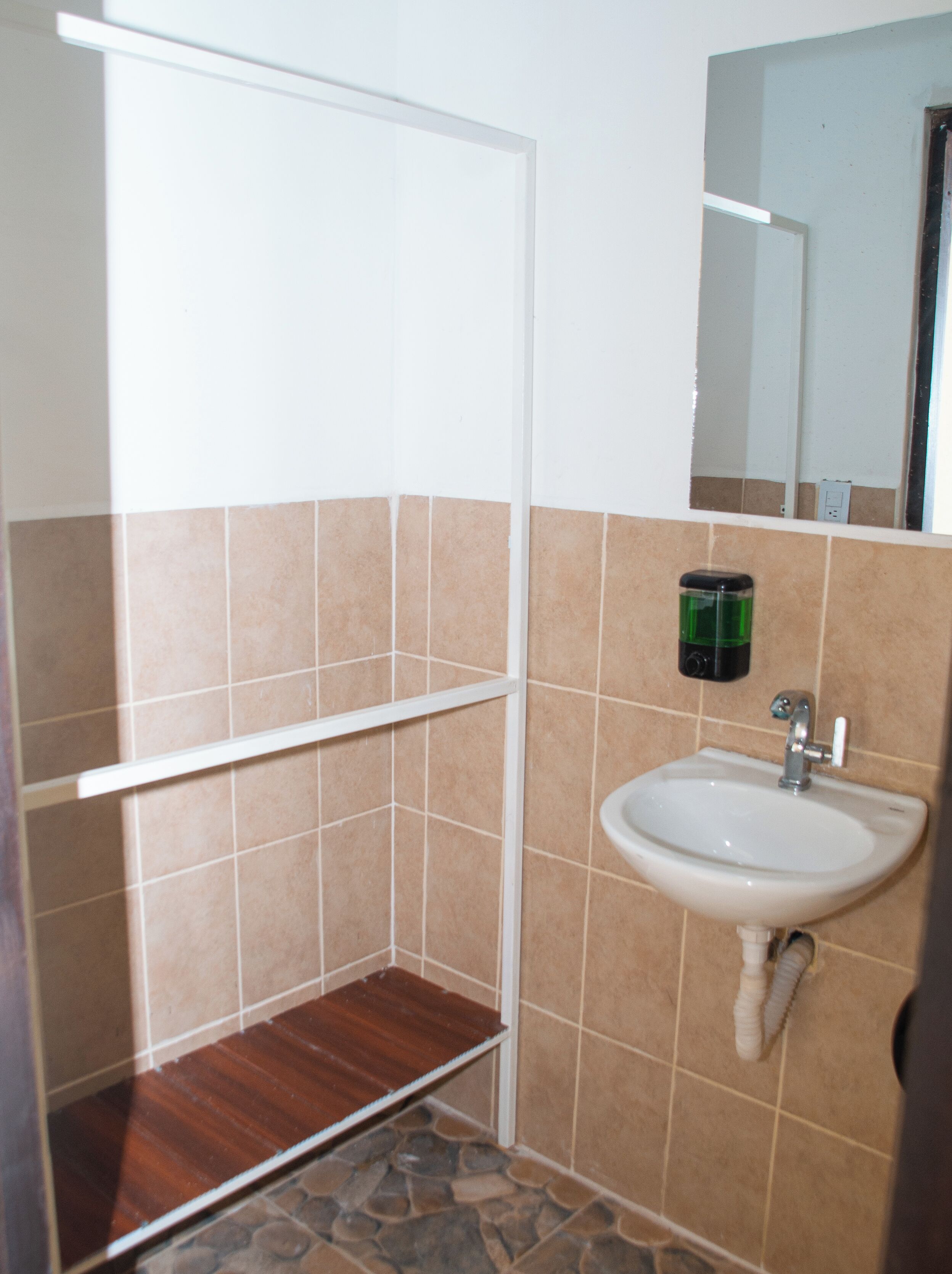 淋浴设施、毛巾、肥皂、洗发水