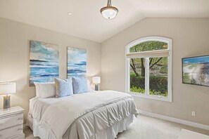 4 bedrooms, desk, iron/ironing board, travel cot - Beautiful 4b 3+ba 30 Night minimum (Aptos)