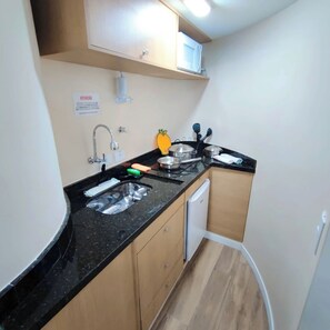 Microwave, stovetop - Apartamento Fascinante: Hakka Eventos, Feirinha e Hospitais Liberdade São Paulo (Liberdade São Paulo)