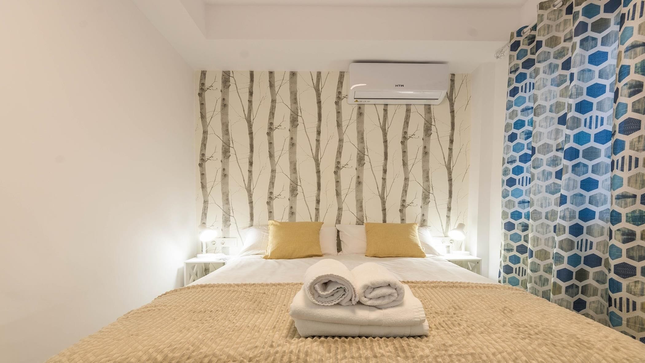 2 bedrooms, iron/ironing board, internet, bed sheets