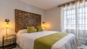 2 bedrooms, iron/ironing board, internet, bed sheets