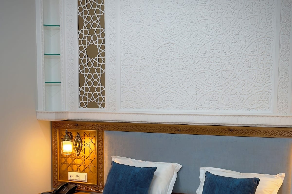 In-room safe, desk, laptop workspace, soundproofing