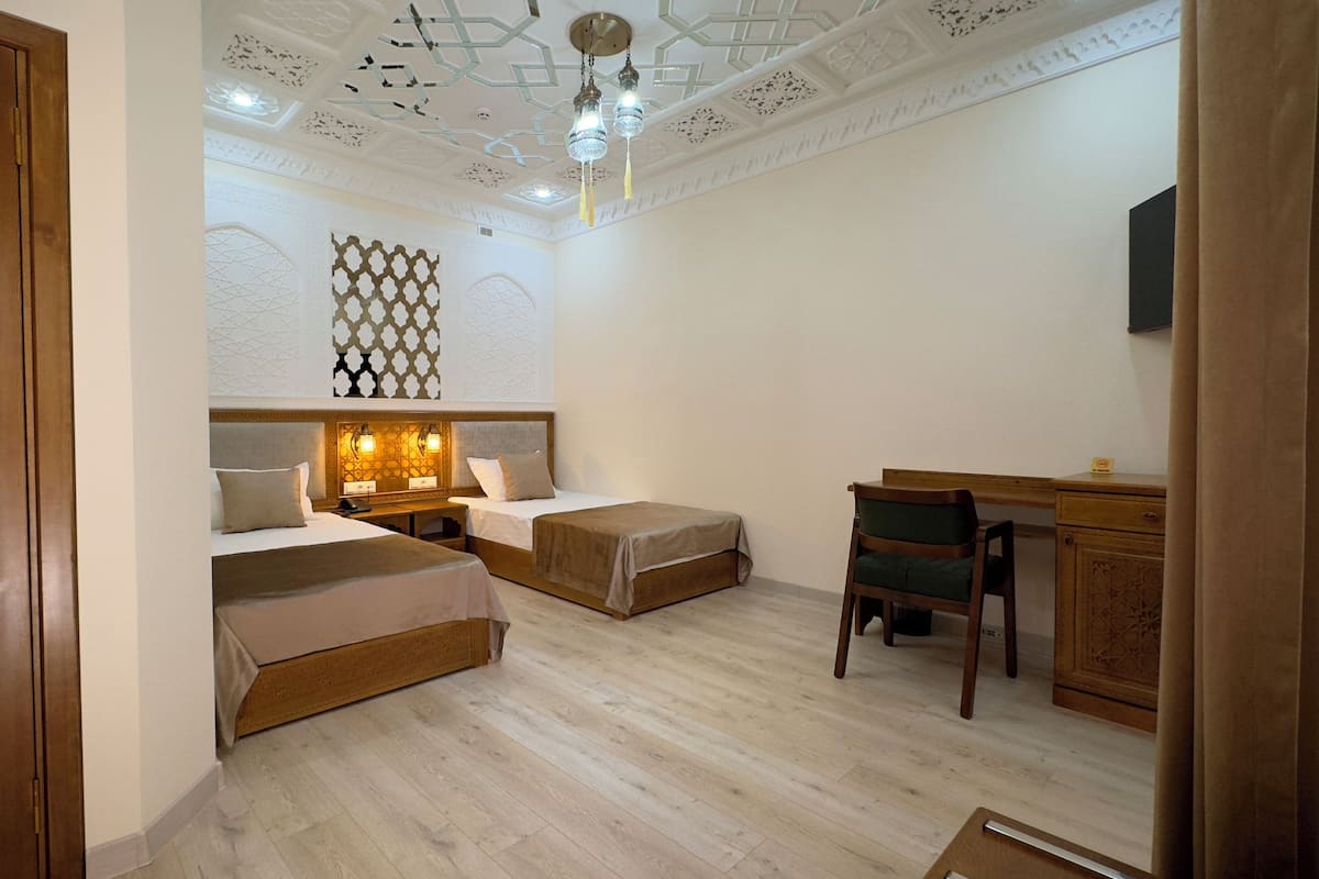 Comfort Twin Room | In-room safe, desk, laptop workspace, soundproofing