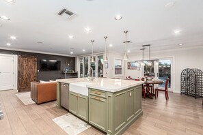 Fridge, microwave, oven, stovetop - Luxury Arcadia Home Upper Deck (Phoenix)