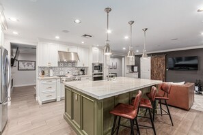 Fridge, microwave, oven, stovetop - Luxury Arcadia Home Upper Deck (Phoenix)