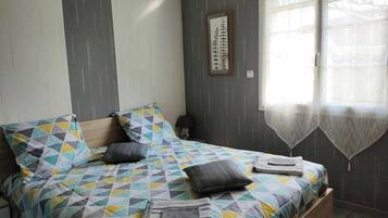 1 slaapkamer, een strijkplank/strijkijzer, reisbedje, wifi