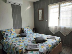 1 bedroom, iron/ironing board, travel crib, WiFi