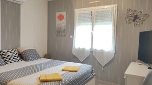 1 chambre, fer et planche à repasser, lit parapluie, Wi-Fi