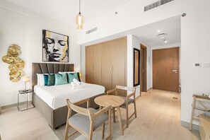 1 bedroom, in-room safe, iron/ironing board, WiFi - Stunning Studio w/Pool & Gym (Dubai)