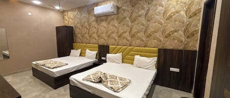 Deluxe Double or Twin Room | Free WiFi, bed sheets