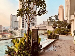 Hồ bơi ngoài trời