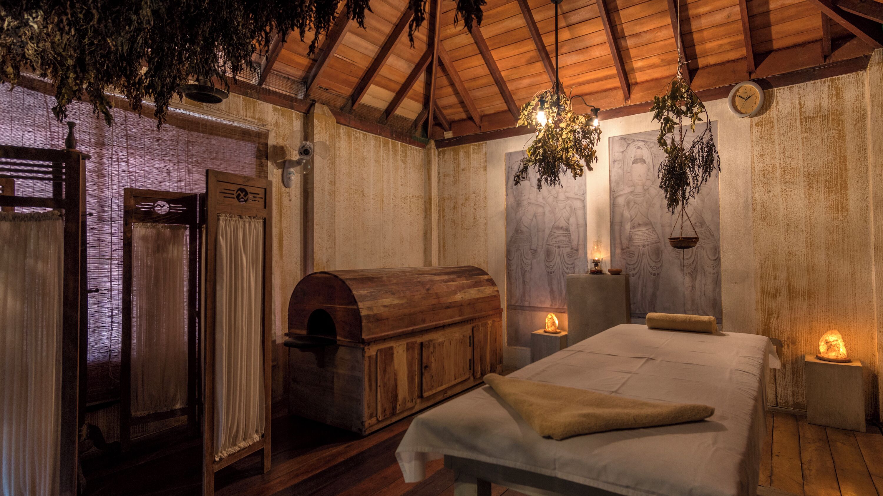 Aromaterapi, dypvevsmassasje, ayurvediske behandlinger og massasje