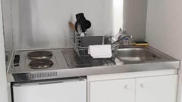 Fridge, microwave, stovetop, electric kettle