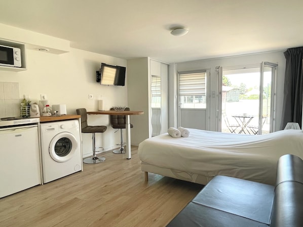 Classic Double Room, Non Smoking, Private Bathroom