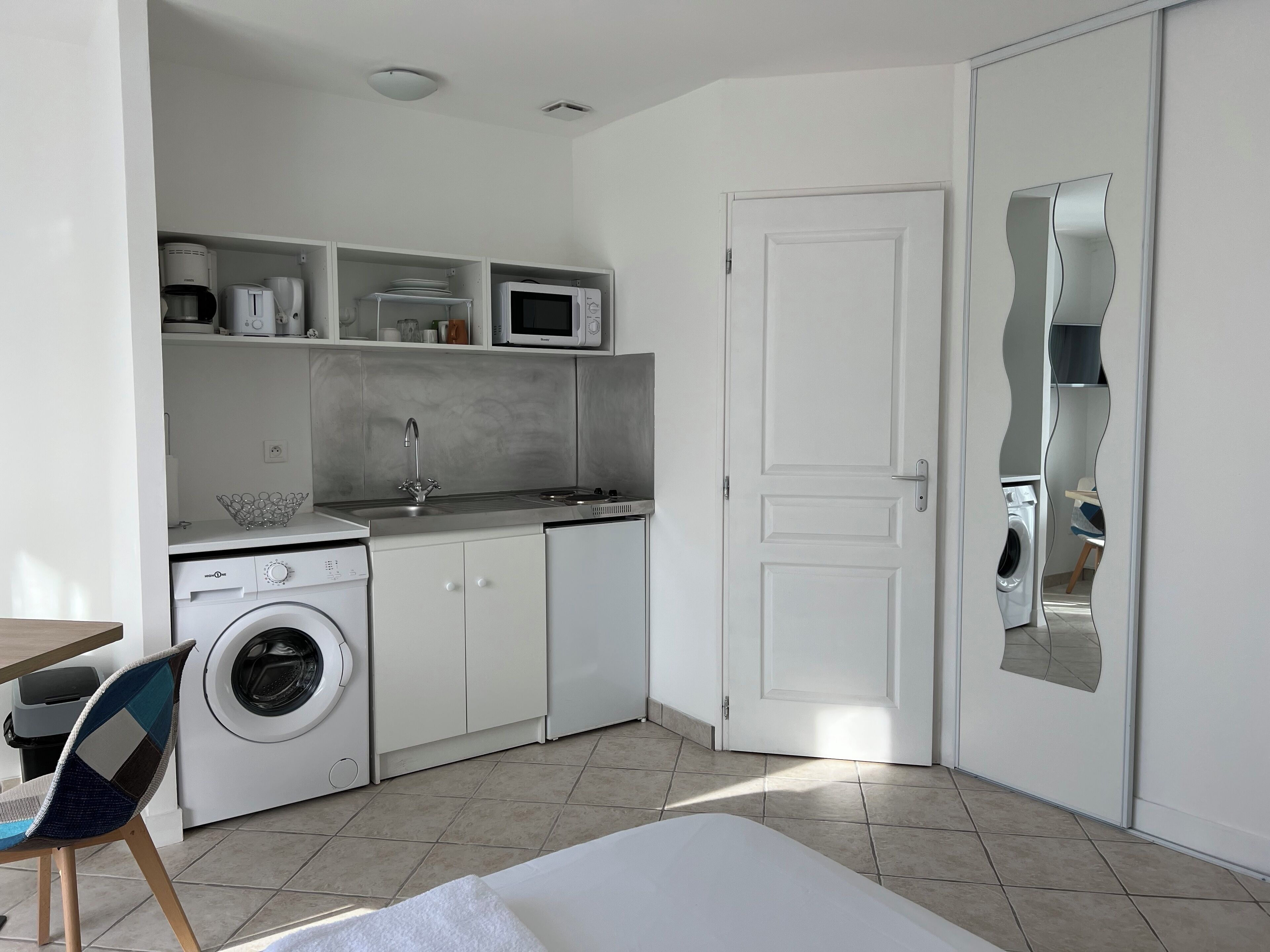 Classic Triple Room, 1 Double Bed with Sofa bed, Non Smoking, Private Bathroom | Private kitchen | Fridge, microwave, stovetop, electric kettle