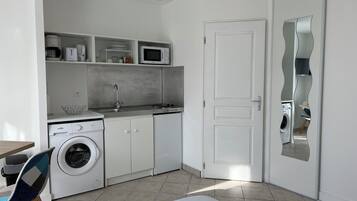 Classic Triple Room, 1 Double Bed with Sofa bed, Non Smoking, Private Bathroom | Private kitchen | Fridge, microwave, stovetop, electric kettle