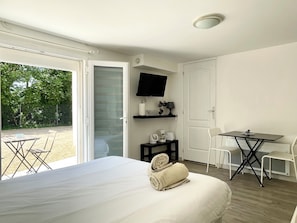 Classic Triple Room, Non Smoking, Private Bathroom