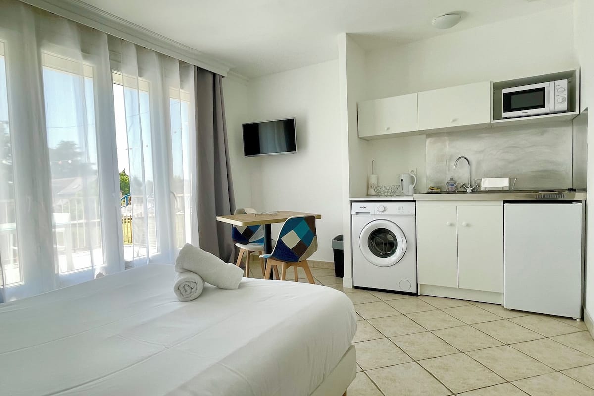 Classic Triple Room, 1 Double Bed with Sofa bed, Non Smoking, Private Bathroom | Egyptian cotton sheets, premium bedding, memory foam beds, in-room safe