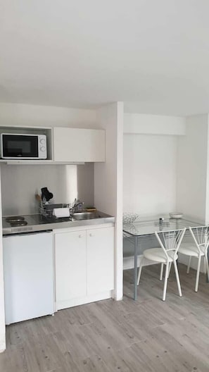 Chambre Quadruple Classique, 2 lits doubles, non-fumeur, salle de bains privée | Cuisine privée