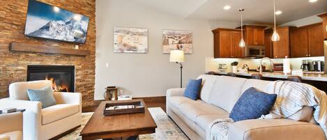 Télévision, cheminée, baby-foot