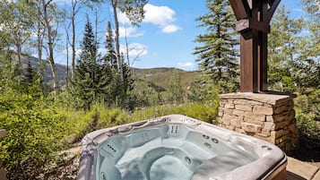 مغطس سبا خارجي