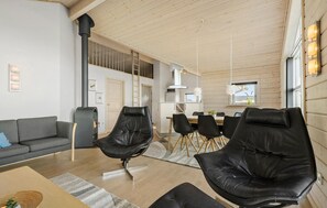 TV, fireplace - Amazing home in Tarm with sauna (Tarm)