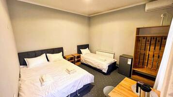 Economy Triple Room | 1 bedroom, desk, free WiFi
