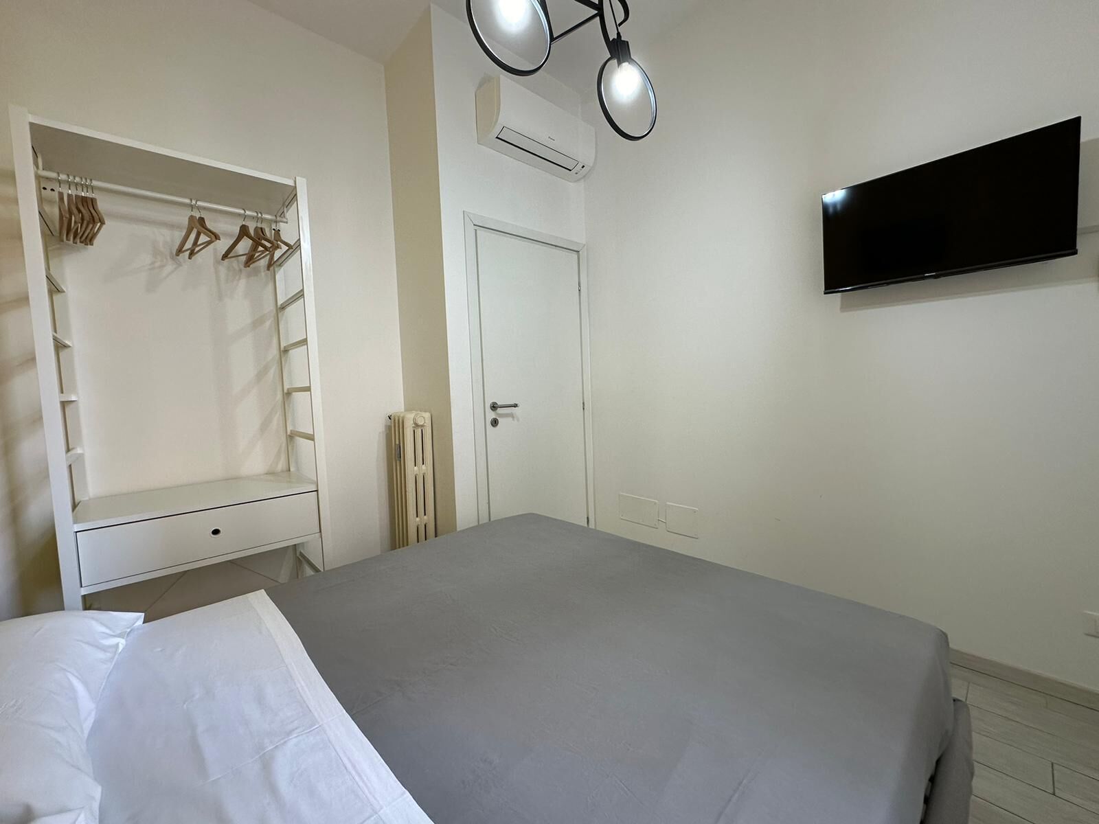 Deluxe Double Room, 1 Queen Bed, Non Smoking, Private Bathroom