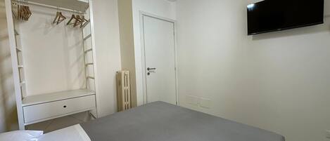 Deluxe Double Room, 1 Queen Bed, Non Smoking, Private Bathroom