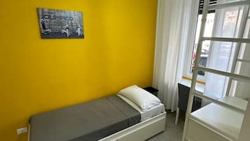 Einzelzimmer, 1 Einzelbett, Nichtraucher, eigenes Bad | Schreibtisch, laptopgeeigneter Arbeitsplatz, Bügeleisen/Bügelbrett