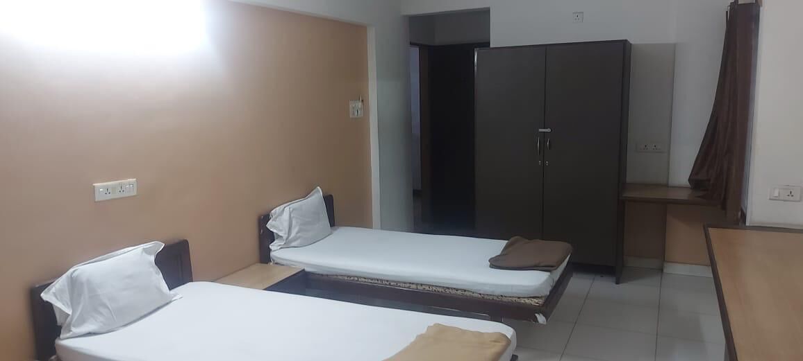 Deluxe Single Room, 1 Twin Bed, Smoking, Garden View | Desk