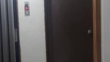 Deluxe Single Room, 1 Single Bed, Smoking, Garden View | Living area