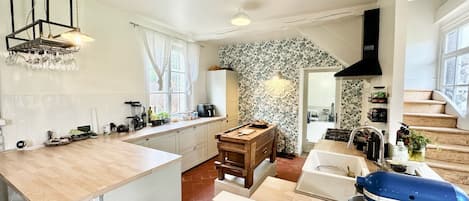 Microwave, oven, stovetop, dishwasher