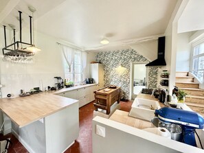 Microwave, oven, stovetop, dishwasher