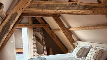 7 habitaciones, tabla de planchar con plancha, wifi y ropa de cama