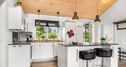 "Nauka" - 400m to the fjord by Interhome