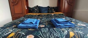 3 chambres, fer et planche à repasser, Wi-Fi, draps fournis