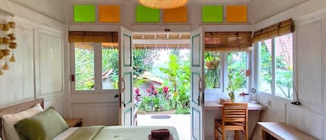 Double Room, Garden View | Peti besi dalam bilik, meja, ruang kerja komputer riba, Wi-fi percuma