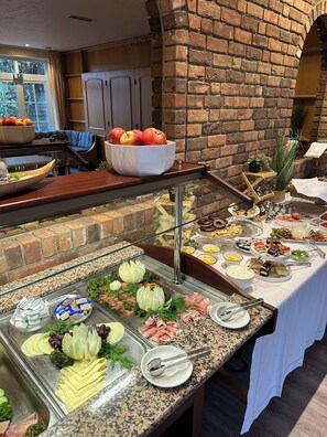 Esmorzar diari d'estil bufet gratuït 