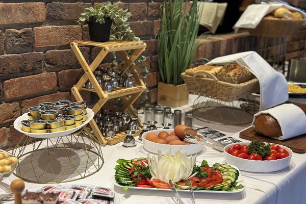 Free daily buffet breakfast