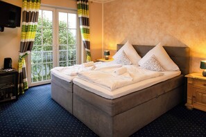 Desk, free WiFi - Hotel Restaurant Narasinga (Wassenberg)