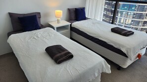 3 Schlafzimmer, Schreibtisch, Bügeleisen/Bügelbrett, WLAN