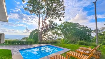 Kolam renang outdoor