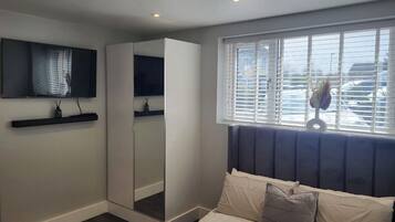 Fer et planche Ă  repasser, Wi-Fi, draps fournis