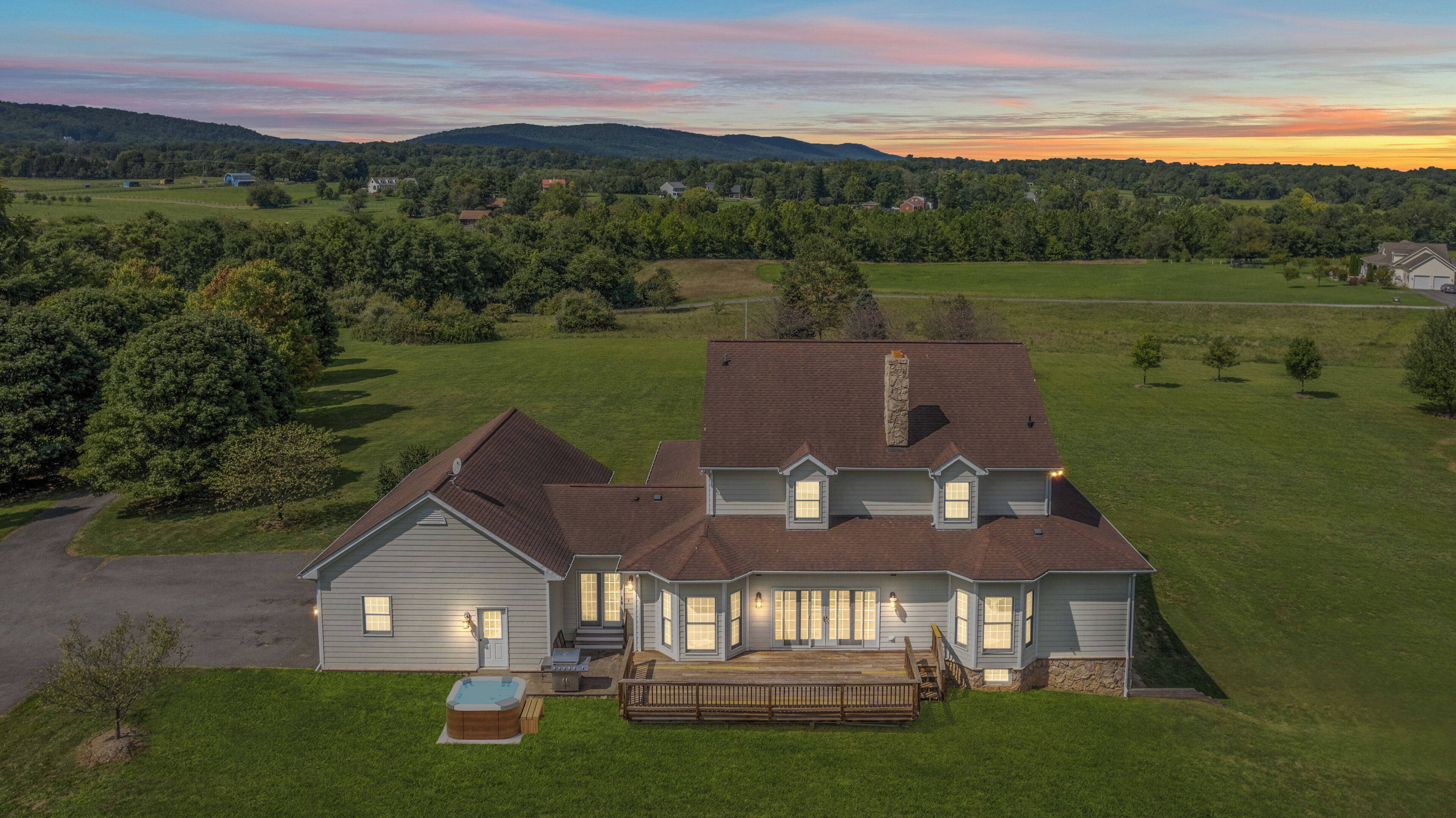 Expansive 6000 sq ft Villa w/ Hot Tub, Fire Pit & 15+ acres