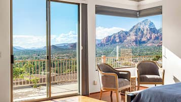 8 habitaciones, escritorio y tabla de planchar con plancha