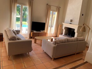 Smart TV, fireplace - Luxury air-cond. villa with heated pool on the edge of Pont Royal Golf - 12 beds (Mallemort)